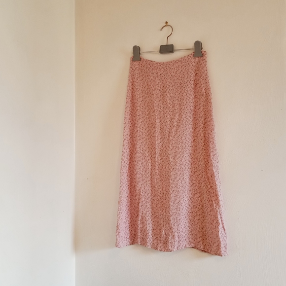 Brandy Melville Dresses & Skirts - Brandy Melville // Pink Floral Midi Skirt